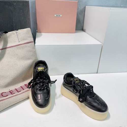 高品质出厂 ！顶级品质MiuMiu 24ss 秋冬新款厚底复古做旧休闲鞋！ 在找小白鞋还要复古的还要舒适的 还要那种德训鞋的可以看过来了 秋冬火爆款休闲鞋，今年
