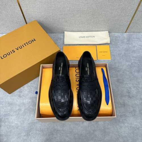 l家新品 Saint Germain 乐福鞋 官方售价Rmb ,050 本款乐福鞋皮鞋以进口开边珠亮皮 进口柔软牛皮 Damier棋盘格图纹压花图纹前后呼应打造
