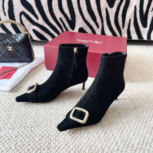 Roger vivier RV2024年新款金属扣方头小猫跟短靴 鞋面:牛皮 内里:羊皮 大底:牛皮大底 正码:35-39订做40