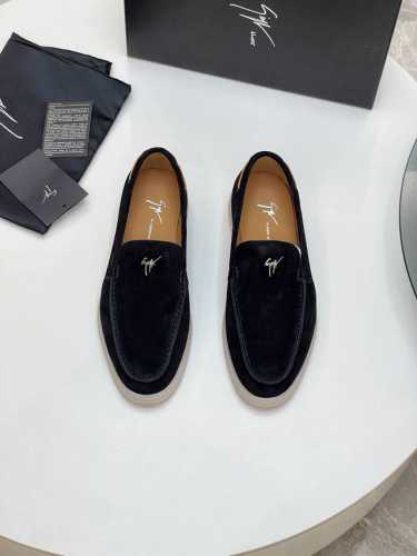 gz 顶级代购：Giuseppe Zanotti Gz朱塞佩 萨诺第 全新潮款上市爆款套脚系列鞋面采用专用高丝光牛反绒面料 进口牛皮内里，原版五金Logo扣装饰