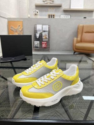 H 顶级代购 华 炸街男神运动鞋新品 经反复试验终打造出完美版本 经典的高超拼接工艺技术瞬间成为高富帅 意大利进口原版牛皮搭配网布面料 柔软舒适牛皮内里垫 鞋底