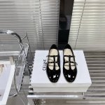 Celine*赛琳Ss新款玛丽珍平底乐福鞋 网红爆款来袭！各大网红抢先体验、Celine网红Ins种草神器、非常复古风、气场十足单品、设计风格非常新颖、高档且非