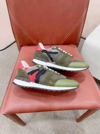 已认证 华伦天 VALENTIN时尚百搭休闲男士运动休闲鞋，....作为时尚界的活跃一族 为中国时尚潮男打造出这款休闲时尚男鞋 鞋面料采用小牛皮面内里吸汗透气， - 点击图像关闭
