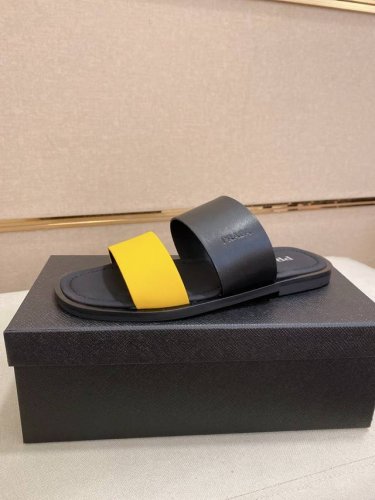 工厂p价 prada 拖鞋 顶级代购 男士春夏拖鞋专柜同步 鞋面意大利进口牛皮搭 标志图形高品质工艺 鞋底 原厂特供原版底 独家活动成型底超级舒适 原厂跟单货