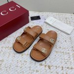 出厂 高版本 Gucci 夏季最新款凉鞋，拖鞋，沙滩鞋 百搭M多裙子 裤子，网红搭配不同颜色袜子穿也超级洋气 Gucci原版牛皮面 双G水钻Logo Tpu防滑