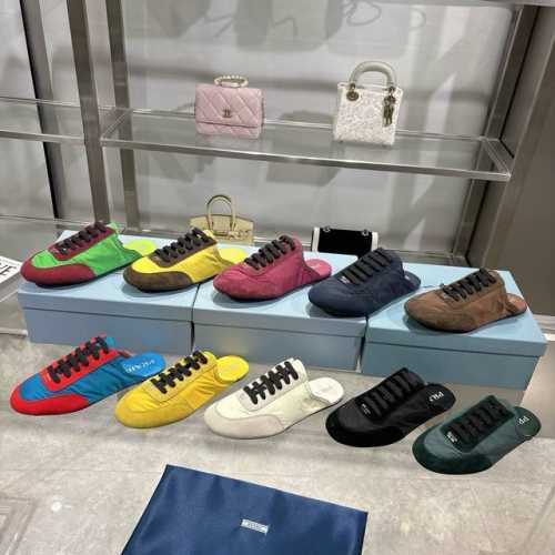 36-45 P290 Prada 普拉达春夏秀款薄底德训鞋2025 Prada 普拉达春夏秀款薄底德训拖鞋 25Ss秀款出境率最高的单品 鞋面麂皮有肌理感，内里