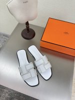 爱马仕 经典拖鞋2.0版 镭射激光线条 白色小牛皮 高版意大利真皮大底 爱马仕 h简约狂魔 经典百搭 意大利真皮大底 手工 工艺 面料选用小牛皮 平底 设计 内