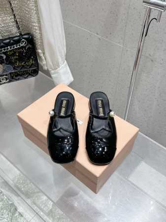 360 Miumiu 2025 新款玛丽珍半拖皮鞋 原版1:1订制漆皮牛皮面料 羊皮内里 意大利进口真皮大底 码数：35-39 40 41订做不退换 - 点击图像关闭