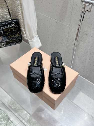 360 Miumiu 2025 新款玛丽珍半拖皮鞋 原版1:1订制漆皮牛皮面料 羊皮内里 意大利进口真皮大底 码数：35-39 40 41订做不退换