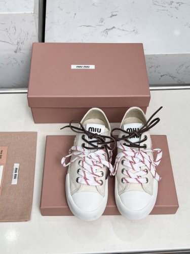 miumiu25年最新走秀款，经典升级 舒适度与时髦度并存经典黑白款百搭软底软面设计♀透气性好，随便怎么穿都好看，设计搭配不同风格需求 鞋面：原版定制布 内里: