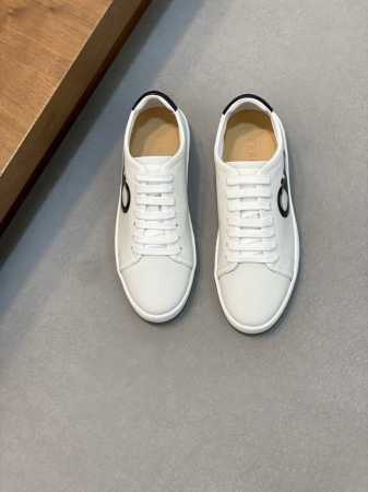 ferragam* 菲拉格慕 男士休闲鞋 顶级精品，独家发售。 这款皮鞋才有进口小牛皮制成，赋予独一无二的纹理，鞋型简约，造型经典，独具个性。搭配手工皮革鞋底， - 点击图像关闭