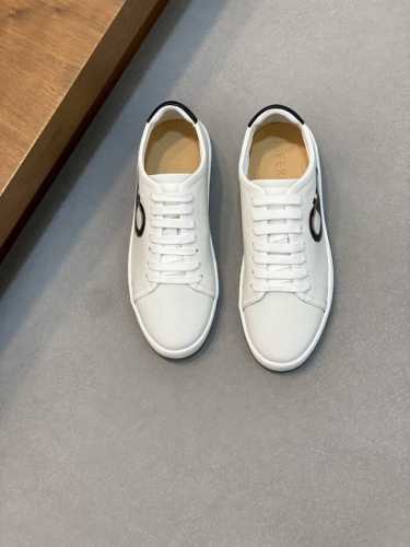 ferragam* 菲拉格慕 男士休闲鞋 顶级精品，独家发售。 这款皮鞋才有进口小牛皮制成，赋予独一无二的纹理，鞋型简约，造型经典，独具个性。搭配手工皮革鞋底，