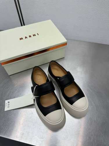 玛丽珍 厚底舒适 玛尼 Marni 单鞋 系列厚底 玛尼 家族元素设计 烫印 Logo 黑色小牛皮 烫金 工艺 钢印压模而成立体感十足 对标对版 内里舒适小牛皮