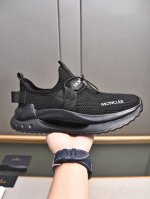 Moncler蒙口男士户外系带运动鞋 具有舒适防滑性能 专为户外跑步或都市漫步而设 兼备创新 功能性与图形细节于一体 从高山氛围汲取灵感 诠释潮流时尚 多种原版