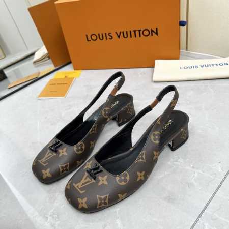工厂P价 女装女鞋 运动原单 Louis Vuitton 路易威登25 新款凉鞋 此系列的正面饰以Lv Logo与鞋面相得益彰 精致百搭 三种跟高选择 值得拥有 - 点击图像关闭