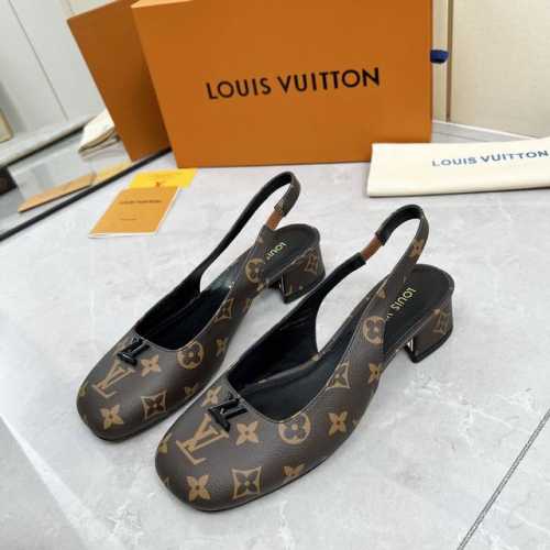 工厂P价 女装女鞋 运动原单 Louis Vuitton 路易威登25 新款凉鞋 此系列的正面饰以Lv Logo与鞋面相得益彰 精致百搭 三种跟高选择 值得拥有