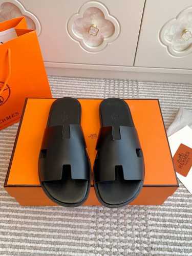 情侣 Hermes 爱马仕H家Izmir系列 经典H 情侣款凉拖鞋 顶级品质 鞋面：进口头层牛皮 手掌纹牛皮 牛皮内里 进口真皮大底 Size：35-45全套包