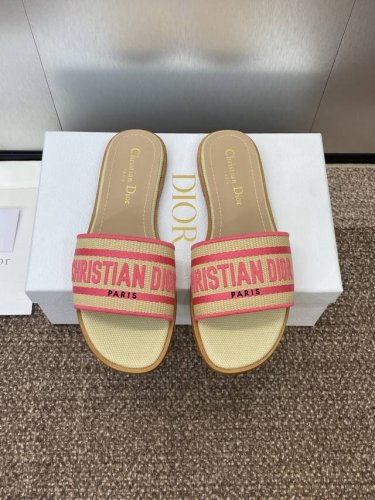 工厂P价P：平底 粗跟 迪奥 Dior 2025 春夏新款 Dway 平底一字拖果冻色女鞋 Cd字母Logo立体刺绣粗跟圆头露趾拼色凉拖鞋 材质:鞋面进口酒椰草