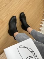 下单选择:羊皮里 或 加厚保暖绒里 SW新款欧美裸靴出货啦 外贸原单正品sw西布特韦克特曼系列一直是很受欢迎的，因为上脚好看又好穿，而且精致优雅，随性自然的fe