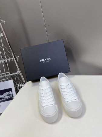代购级 Prada 普拉达 厚底球鞋 帆布鞋 科技帆布最新黑科技 相隔几年Prada又给我们带来好看的饼干鞋了 时髦精绝对不能错过的必入款 没有任何繁杂装饰，质 - 点击图像关闭
