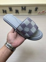 工厂P 实价 顶级原单- 路易威登 拖鞋-春夏款，作为时尚界的活跃一族 Lv以大胆创新为本色 ，原版彩色面料牛皮彩色大底，干净利落 时尚大方，颜色：多色可选。S