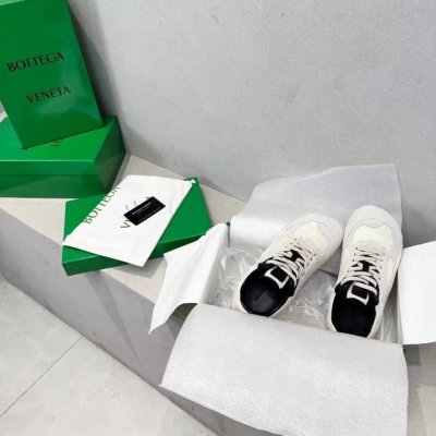 出厂 Bottega Veneta Bv葆蝶家 25Ss新款 情侣款复古阿甘鞋 德训鞋休闲运动鞋 sneaker科技尼龙和绒面打造 灵感来自复古球鞋 全新演绎经