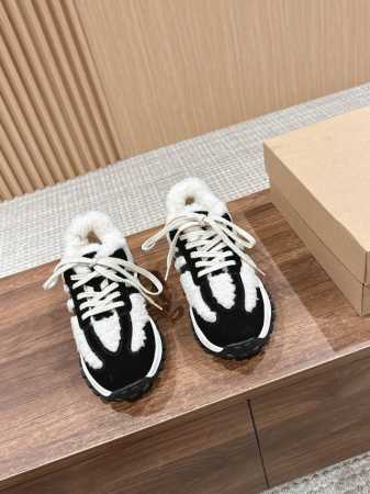 顶级品质 # 一款可以跑步的NB风格鞋，她来了，以她独有的时尚潮流风格，肉眼可见的质感，黑白经典搭配，舒适透气的发泡大底，在寒冷的冬天，给你温暖，高丝光牛反绒材 - 点击图像关闭