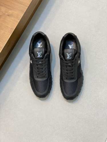 Loui* Vuitto* X Nike 潮酷男士休闲运动鞋，配色无敌，设计思路基本上是延续 The Ten 的风格，Swoosh 车线、鞋舌标签视觉效果相当熟