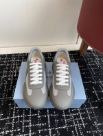 代购级 Prada 普拉达 25Ss 春夏新款 情侣款 休闲鞋 采用进口纯色漆皮 拼接网孔牛皮鞋面，立体几何分割 精工制造，缝线均匀，皮质质感一览无余，多色拼接