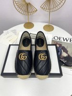 GUCCI 长期做货 最新！弹簧扣 渔夫鞋 市场顶级版本，官网同步，永不过时，超级舒适，四季都可以穿，上脚超美绗缝真皮徽标渔夫鞋。 鞋面：采用特殊进口羊皮 大底