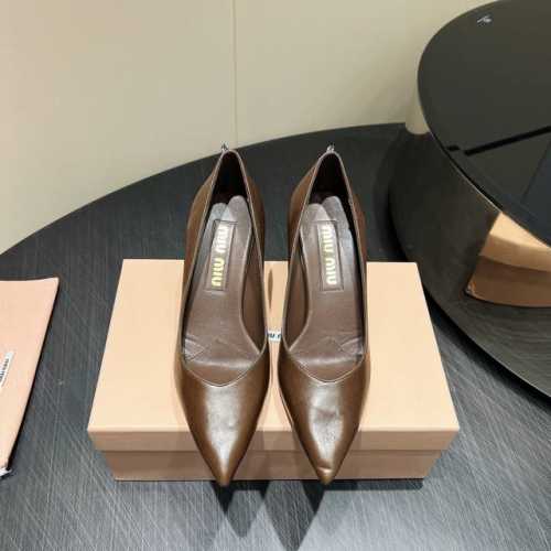 出厂: 独家顶级版本 Miumiu缪缪2025Vs春夏最新走秀爆款单鞋系列 尖头高跟单鞋 miumiu秋冬T台走秀网红同款 造梦不夜城 Miumiu能在重要场合