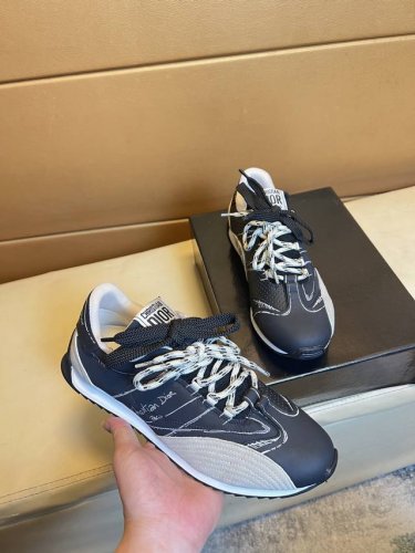 原单品质独家首发 迪奥 独特现代风运动鞋 休闲乐福原版皮 羊里 拒绝脱色磨脚 鞋底 原厂特供原版底 超酷 系带走路都带风风格设计 超舒服耐磨防滑原版底 就好像实