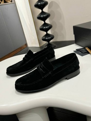 ysl 圣罗兰～ 码数:39-44 38.45.46定做 Ysl圣罗兰男士正装皮鞋，顶级复刻，面选用进口开边珠牛皮，马毛，翻毛皮。搭配进口五金吊坠，水染牛皮透气