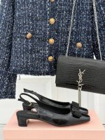 厂价 Ferragamo 菲拉格慕25Aw新品 蝴蝶结后空凉鞋 气质优雅 烂漫又随性的意式风情 上脚舒适又贼好看 时髦精博主们都在争着穿 鞋面采用原版定材质 内