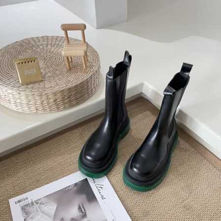 出厂 Bottega Veneta 顶级专柜 官网同步 Bv葆爹天团全系 经典矮筒 中筒靴 真正的经典 永不过时 葆爹穿搭 时尚最前沿 原标 原盒 正确版本 进 - 点击图像关闭