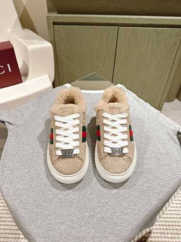 男码10 Gucci 情侣款小白鞋升级版，近几年一直火爆；新色更新不断；明星 网红 直播等必定种草打call，经典时尚风格，5D绘图打印；电绣面等 原版定制牛皮