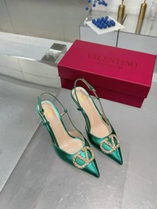 工厂P橡胶底P 皮底P Vt2025春夏新款，原版开发1：1简直不要太好看了！！！打造小性感的同时又带有少女的小可爱经典的V扣永不过时，V扣加上钻Yuan版，你