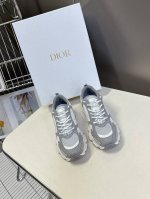 Dior迪奥Chrono系列运动鞋 太古汇Rmb11870购入开发 这款Dior Chrono运动鞋延续经久不衰的轮廓 采用网纱精心制作 所以上脚会特别的舒服哦