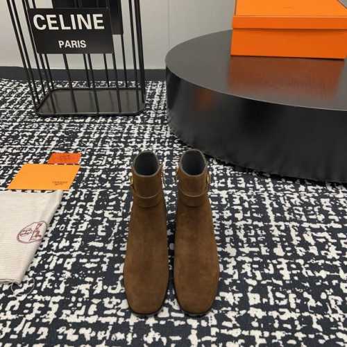 独家顶级版本 HERME*H家24vs秋冬新款靴子系列 爱马仕 HERMES 扣带修身瘦腿圆头中跟短靴... 这双靴子应该是爱马仕“平替”了纽约博主的超