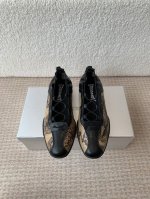 春霞新款27Quai 25Ss 走秀款德训 拳击鞋 休闲鞋 设计理念源于拳击鞋和芭蕾舞鞋两者的结合，动感而柔美～体现了纯正的运动元素和混合的魅力 从柔和的粉彩到