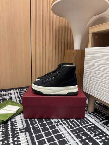 低帮 -高帮 - 24Ss新款Gucci 1977厚底毛里休闲鞋 鞋面：牛反绒压纹 内里：羊羔毛 鞋底：橡胶底 码数：女35-40 41定制不退换 码数：男39