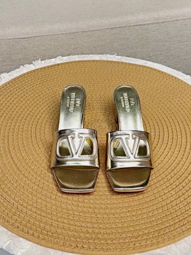 顶级版-真皮底Valentino Garavani Vlogo Cut-Out 25最新经典百搭V扣拖鞋 出厂 ────── 面料：顶级小牛皮 ────── 内