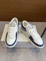 布 皮 GIVENCHY纪梵希2025春夏新款小白鞋 男士低帮休闲板鞋 头层牛皮拼牛仔帆布面料 透气舒适 舌压印 LOGO刺绣 上脚效果帅气有型 简约时尚百搭码
