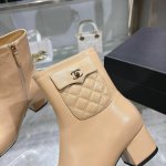 CHANEL官网同款， 香奈儿新款短靴，简约大方，时尚百搭脚感舒适， 1鞋面：进口羊京+羊皮 2内里：羊皮 3跟高：5cm 4码数：35-42 注意40.41.