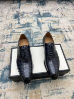 gucci～ 码数:38-45 G～家 官网同步新品男士皮鞋，采用进口小牛皮制作，手工擦色改色工艺，立体感十足，独特气质！水染牛皮内里，进口真皮大底，极致奢华！