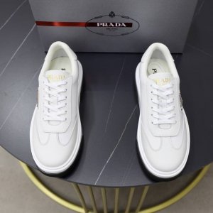 prada 普拉达 -高端品质 原单 -鞋面：进口纳帕小牛皮、品牌高丝光帆布布匹、鞋舌.后跟.丝印品牌Logo -内里：帆布布匹，垫脚；水染牛皮 -大底：超轻T
