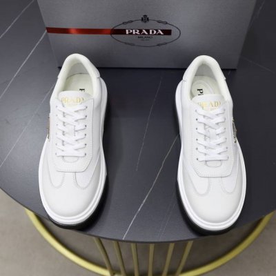 prada 普拉达 -高端品质 原单 -鞋面：进口纳帕小牛皮、品牌高丝光帆布布匹、鞋舌.后跟.丝印品牌Logo -内里：帆布布匹，垫脚；水染牛皮 -大底：超轻T