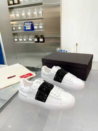 VALENTINO 华伦天奴运动鞋21ss新款字母板鞋小白鞋绑带运动鞋张艺兴同款铆钉系带休闲鞋运动鞋 市面最高版！所有细节与原版一致，购买原版1比1复刻 材质： - 点击图像关闭