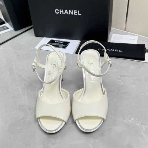 Chanel 香奈儿 25Ss新品系列水钻高跟凉鞋 时尚性感美得让人窒息！又不失时尚现代感，透出丝丝优雅魅力！这款鞋满足了女生对高跟鞋的所有幻想 既有少女感，也
