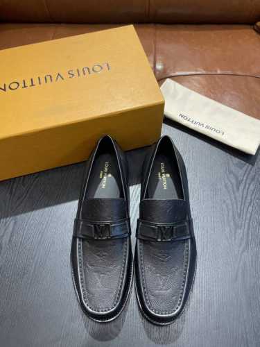 l家 Size:39-44 38.45定做 原单Lv官网男士休闲皮鞋，顶级原单复刻，采用进口开边珠小牛皮／经典老花，极强质感，小牛皮透气内里，原版大底，防滑耐磨